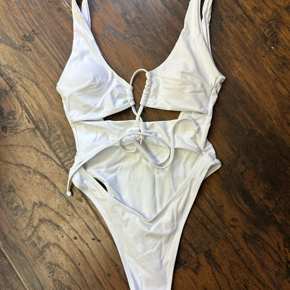 N/A stylish white